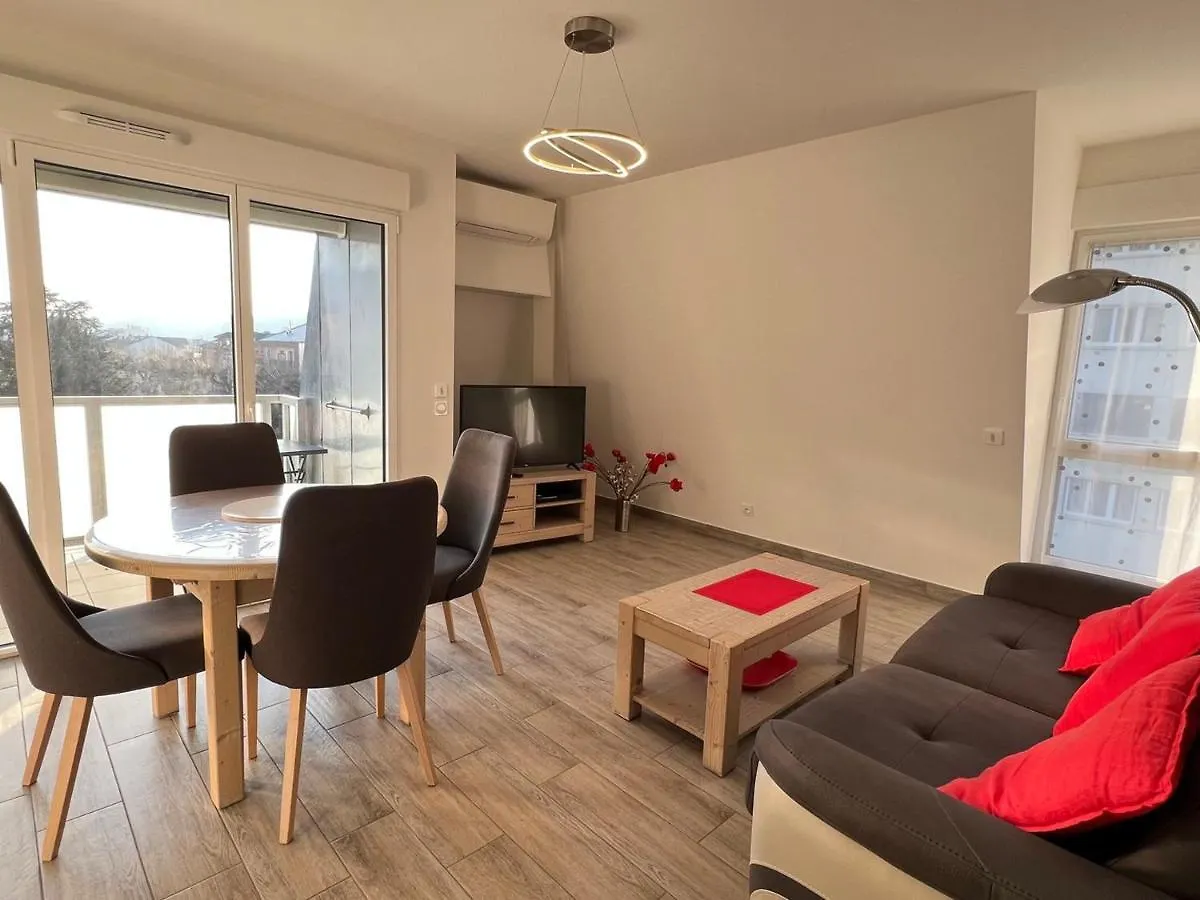Charmant T2 Lumineux Et Moderne, Bien Situe, Avec Balcon Et Parking A Aix-Les-Bains - Fr-1-555-85 0*,  Francja