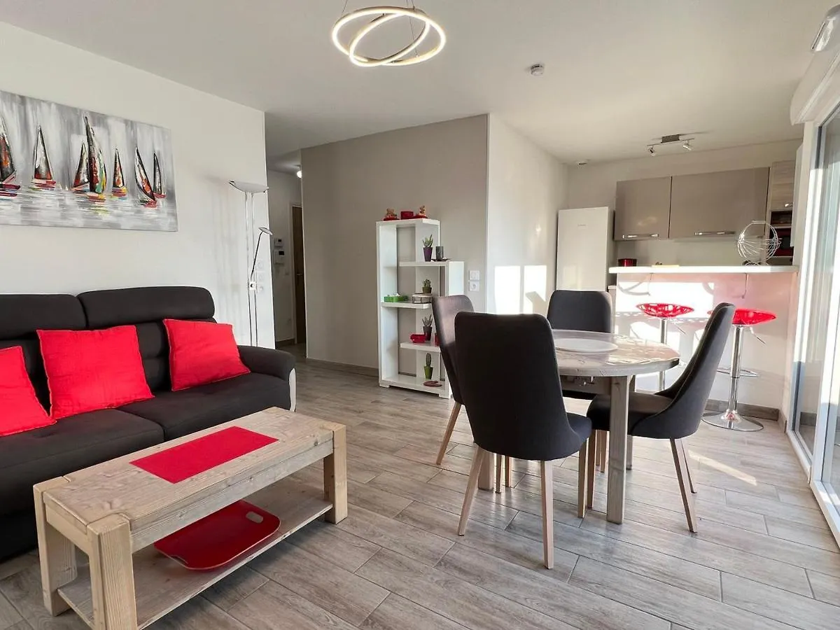 Charmant T2 Lumineux Et Moderne, Bien Situe, Avec Balcon Et Parking A Aix-Les-Bains - Fr-1-555-85