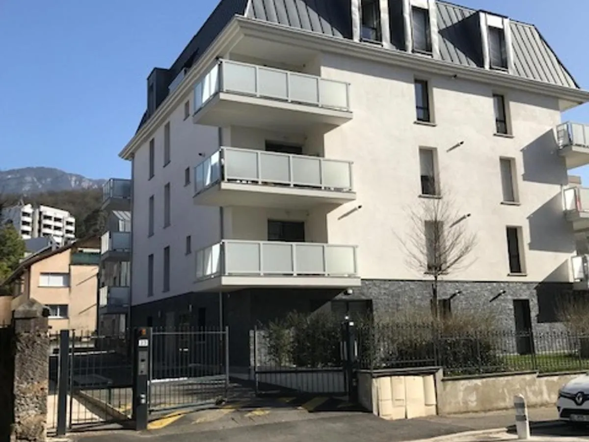 Charmant T2 Lumineux Et Moderne, Bien Situe, Avec Balcon Et Parking A Aix-Les-Bains - Fr-1-555-85